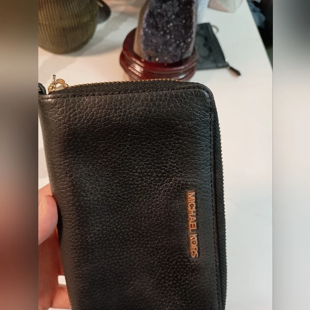 MICHAEL KORS WALLET BLACK PEBBLE LEATHER ZIP AROUND
